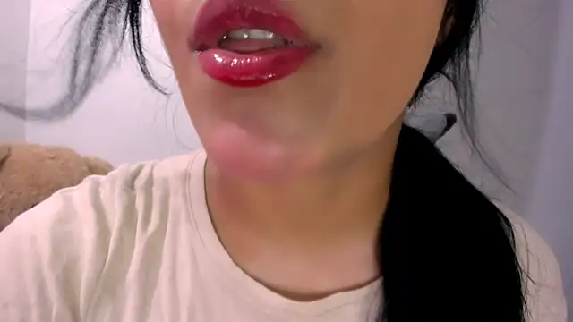 Snapshot of veky_saliva01 chatting on 09/27/25, 10:05 veky saliva01 online show from 09/27/25, 10:05