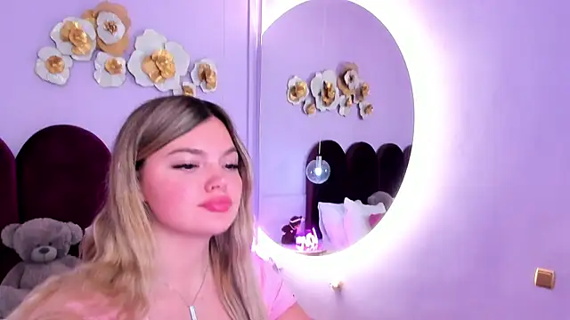 ZaraBloom online show from 12/19/25, 04:16