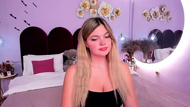 ZaraBloom online show from 10/24/25, 03:49