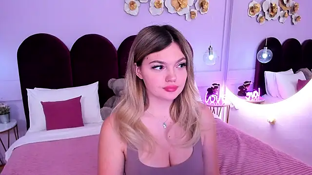 ZaraBloom online show from 01/13/26, 03:27