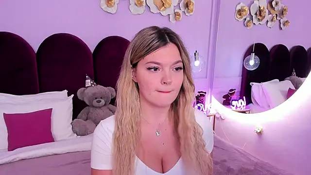 ZaraBloom online show from 12/05/25, 03:32