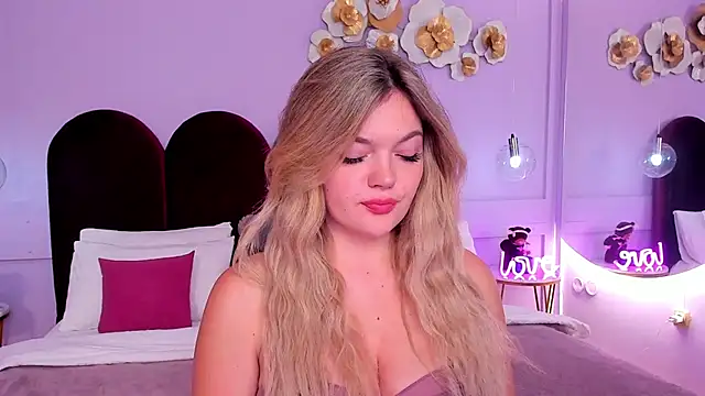 ZaraBloom online show from 10/14/25, 03:34