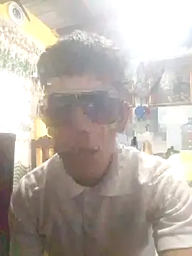 Snapshot of DecisivePimiento chatting on 09/19/25, 05:28 DecisivePimiento online show from 09/19/25, 05:28