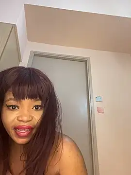 Snapshot of ItsLeyaa chatting on 03/19/25, 04:57 ItsLeyaa online show from 03/19/25, 04:57