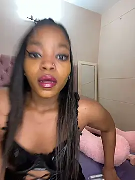 Snapshot of ItsLeyaa chatting on 02/03/25, 11:42 ItsLeyaa online show from 02/03/25, 11:42