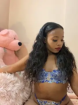 Snapshot of ItsLeyaa chatting on 03/01/25, 01:43 ItsLeyaa online show from 03/01/25, 01:43