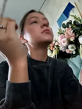 AliceBrayan online show from 09/27/25, 05:02