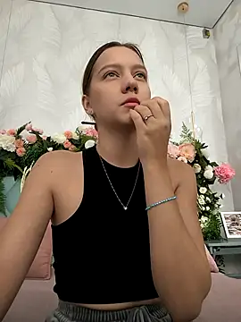 AliceBrayan online show from 10/11/25, 05:08