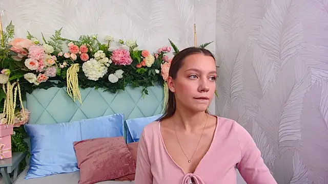 AliceBrayan online show from 12/18/25, 05:06