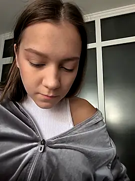 AliceBrayan online show from 10/05/25, 05:09