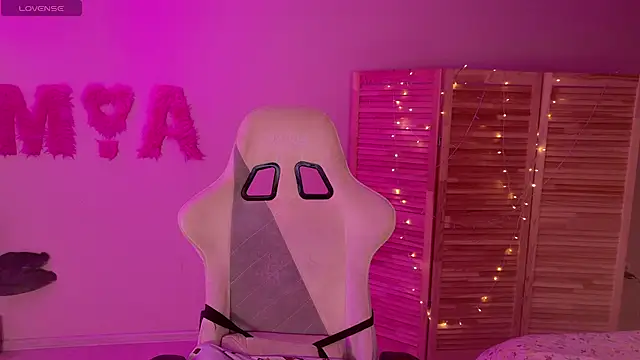 Miss Mia Murr online show from 11/29/25, 04:23