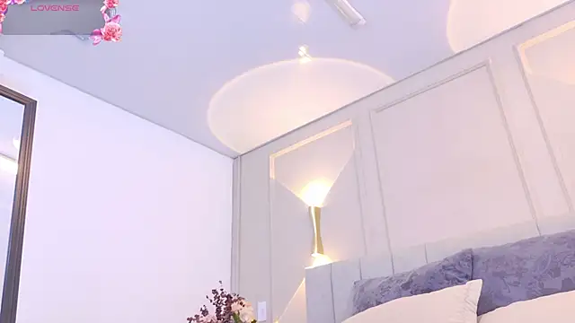 Snapshot of april_rousse chatting on 10/22/25, 12:04 april rousse online show from 10/22/25, 12:04