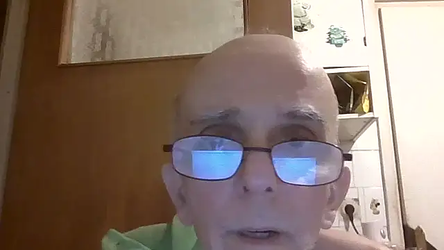 Snapshot of mariusica1@xh chatting on 07/14/26, 12:32 mariusica1xh online show from 07/14/26, 12:32
