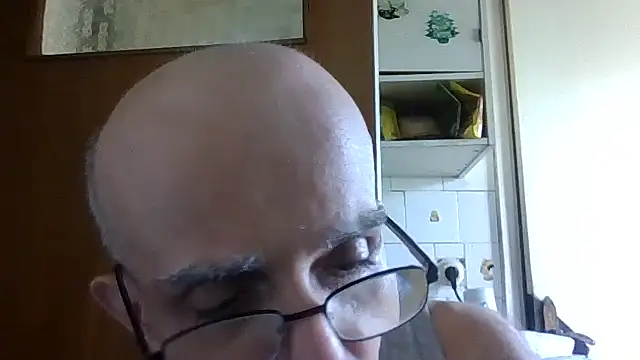 Snapshot of mariusica1@xh chatting on 06/13/26, 01:09 mariusica1xh online show from 06/13/26, 01:09