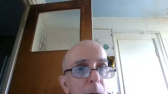 Snapshot of mariusica1@xh chatting on 06/20/26, 12:54 mariusica1xh online show from 06/20/26, 12:54