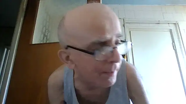 Snapshot of mariusica1@xh chatting on 06/17/26, 06:35 mariusica1xh online show from 06/17/26, 06:35