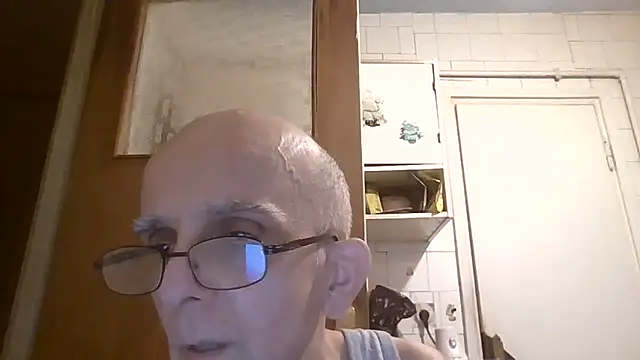 Snapshot of mariusica1@xh chatting on 06/17/26, 06:40 mariusica1xh online show from 06/17/26, 06:40