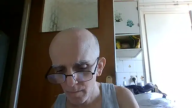 Snapshot of mariusica1@xh chatting on 06/14/26, 02:29 mariusica1xh online show from 06/14/26, 02:29