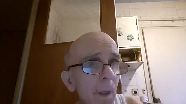 Snapshot of mariusica1@xh chatting on 07/15/26, 02:51 mariusica1xh online show from 07/15/26, 02:51