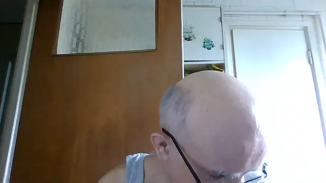 Snapshot of mariusica1@xh chatting on 06/21/26, 09:37 mariusica1xh online show from 06/21/26, 09:37