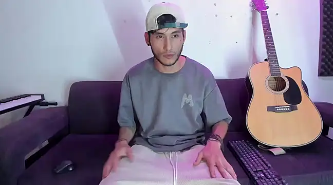 Snapshot of Henrikk_senn chatting on 12/14/24, 02:55 Henrikk senn online show from 12/14/24, 02:55