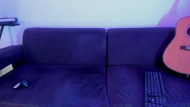 Snapshot of Henrikk_senn chatting on 11/19/25, 03:17 Henrikk senn online show from 11/19/25, 03:17