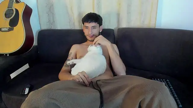 Snapshot of Henrikk_senn chatting on 11/05/25, 01:20 Henrikk senn online show from 11/05/25, 01:20