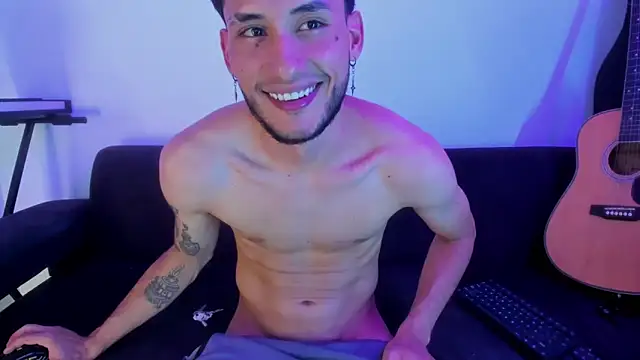 Snapshot of Henrikk_senn chatting on 12/01/25, 08:21 Henrikk senn online show from 12/01/25, 08:21