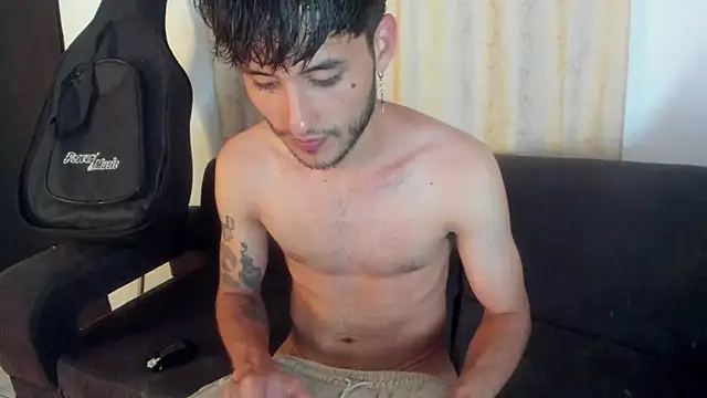 Snapshot of Henrikk_senn chatting on 10/05/25, 09:49 Henrikk senn online show from 10/05/25, 09:49