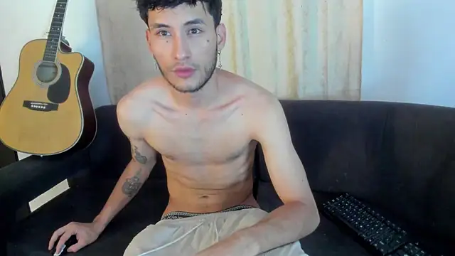 Snapshot of Henrikk_senn chatting on 11/02/25, 09:03 Henrikk senn online show from 11/02/25, 09:03