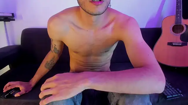 Snapshot of Henrikk_senn chatting on 12/13/25, 10:16 Henrikk senn online show from 12/13/25, 10:16