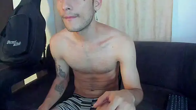 Snapshot of Henrikk_senn chatting on 10/15/25, 03:49 Henrikk senn online show from 10/15/25, 03:49