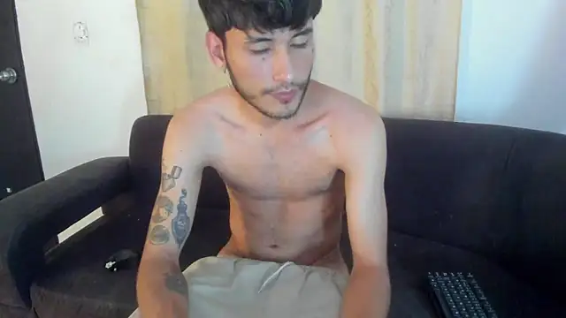 Snapshot of Henrikk_senn chatting on 10/07/25, 11:06 Henrikk senn online show from 10/07/25, 11:06