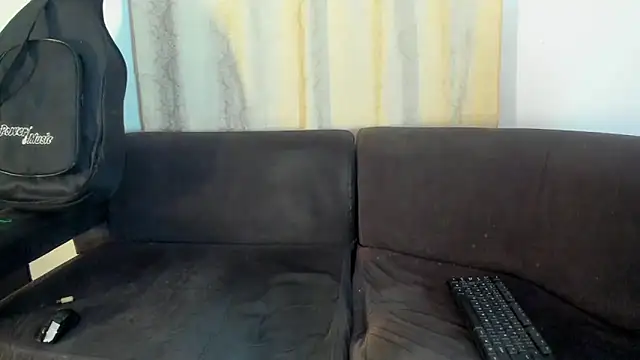 Snapshot of Henrikk_senn chatting on 10/20/25, 12:24 Henrikk senn online show from 10/20/25, 12:24