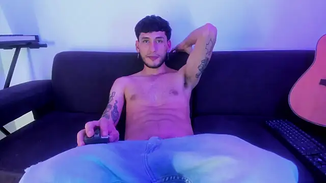 Snapshot of Henrikk_senn chatting on 11/18/25, 12:04 Henrikk senn online show from 11/18/25, 12:04