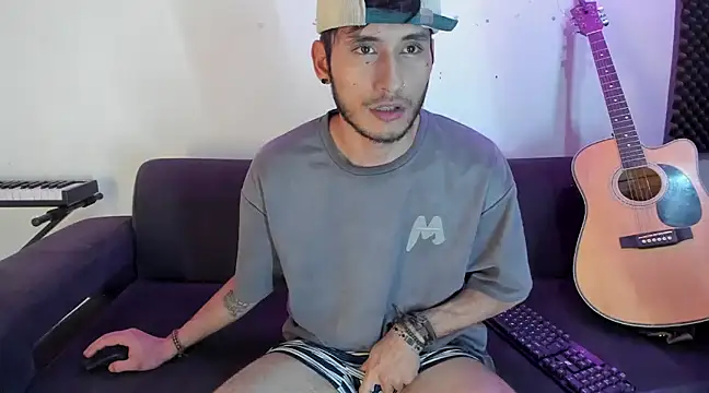 Snapshot of Henrikk_senn chatting on 12/17/24, 02:44 Henrikk senn online show from 12/17/24, 02:44