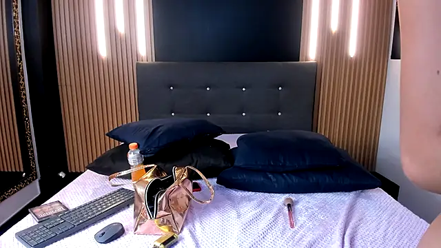 Venus medussa online show from 11/08/25, 02:48