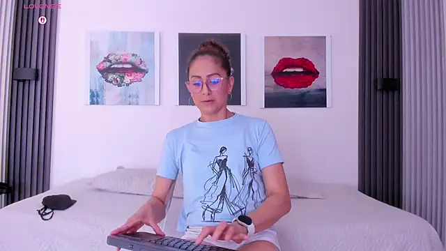 Angela donnato online show from 04/11/26, 03:47