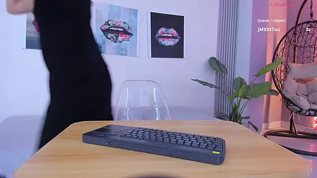 Angela donnato online show from 11/07/25, 03:33