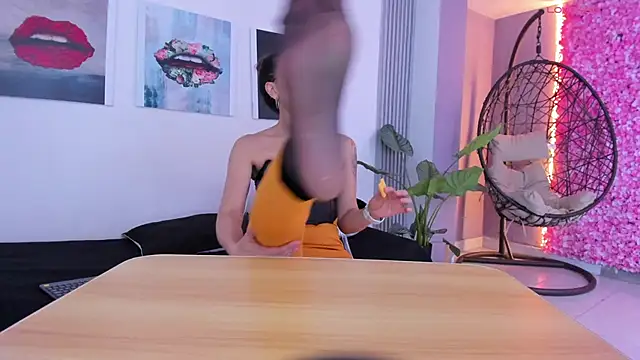 Angela donnato online show from 11/05/25, 03:31