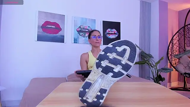 Angela donnato online show from 11/19/25, 03:28