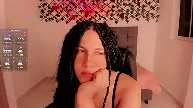 Snapshot of Lilith_Miller21 chatting on 10/21/25, 12:04 Lilith Miller21 online show from 10/21/25, 12:04