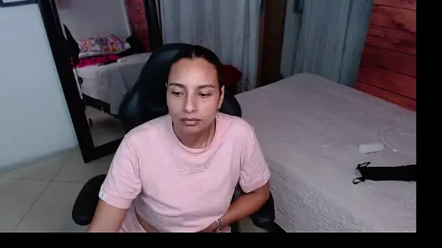 Snapshot of mykaelahoney chatting on 03/26/26, 01:15 mykaelahoney online show from 03/26/26, 01:15