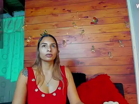 Snapshot of mykaelahoney chatting on 10/15/25, 05:50 mykaelahoney online show from 10/15/25, 05:50