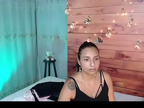 Snapshot of mykaelahoney chatting on 03/20/26, 04:35 mykaelahoney online show from 03/20/26, 04:35