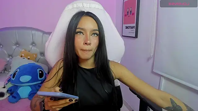 sophie ws online show from 11/18/25, 09:51