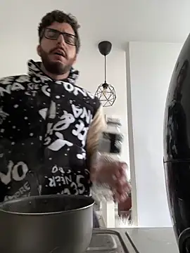 thomas gun online show from 12/04/25, 04:06