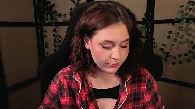 Snapshot of Diana_Flower chatting on 04/15/26, 01:15 Diana Flower online show from 04/15/26, 01:15