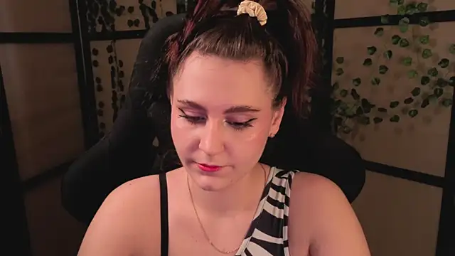 Snapshot of Diana_Flower chatting on 04/04/26, 01:06 Diana Flower online show from 04/04/26, 01:06