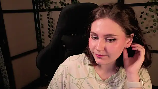 Snapshot of Diana_Flower chatting on 04/08/26, 02:40 Diana Flower online show from 04/08/26, 02:40